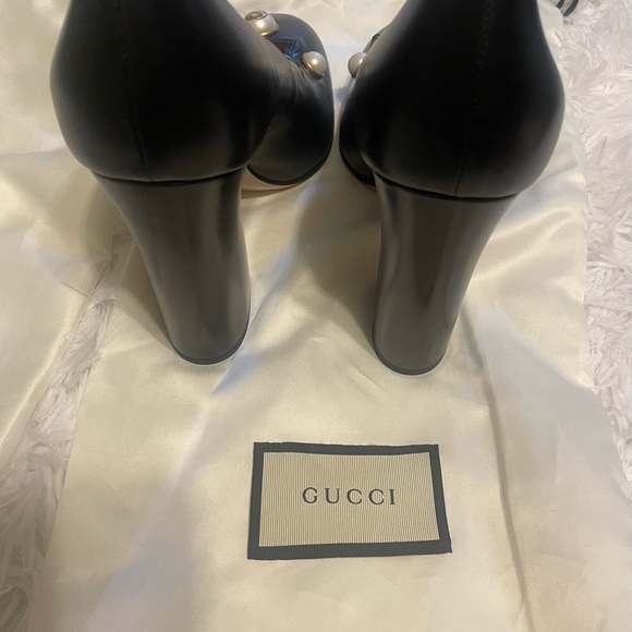 NWOT Gucci Black Scalloped Leather Willow Pearl Embellished Block heel Pumps - Picture 2 of 15